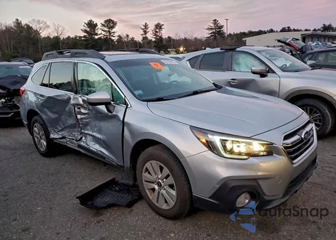 2018 Subaru Outback 2.5I Premium z USA, uszkodzony, nr VIN 4S4BSACC2J3343743